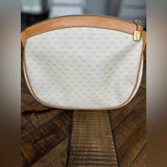 Gucci Beautiful  Vintage Shoulder Crossover - Picture 2 of 6
